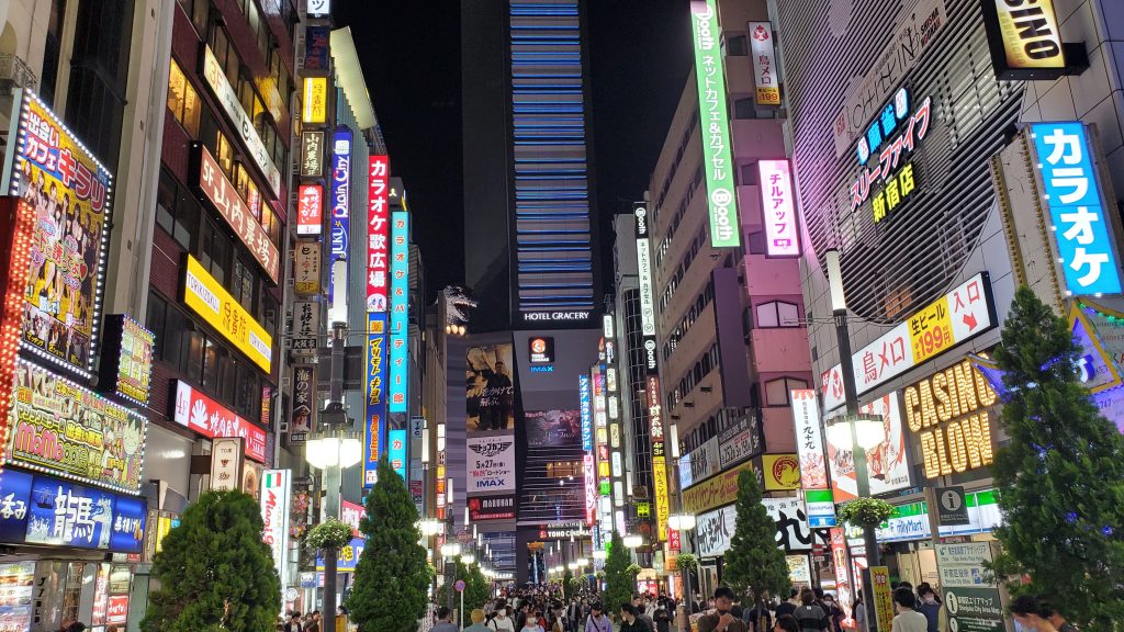 La cabeza de Godzilla en Shinjuku